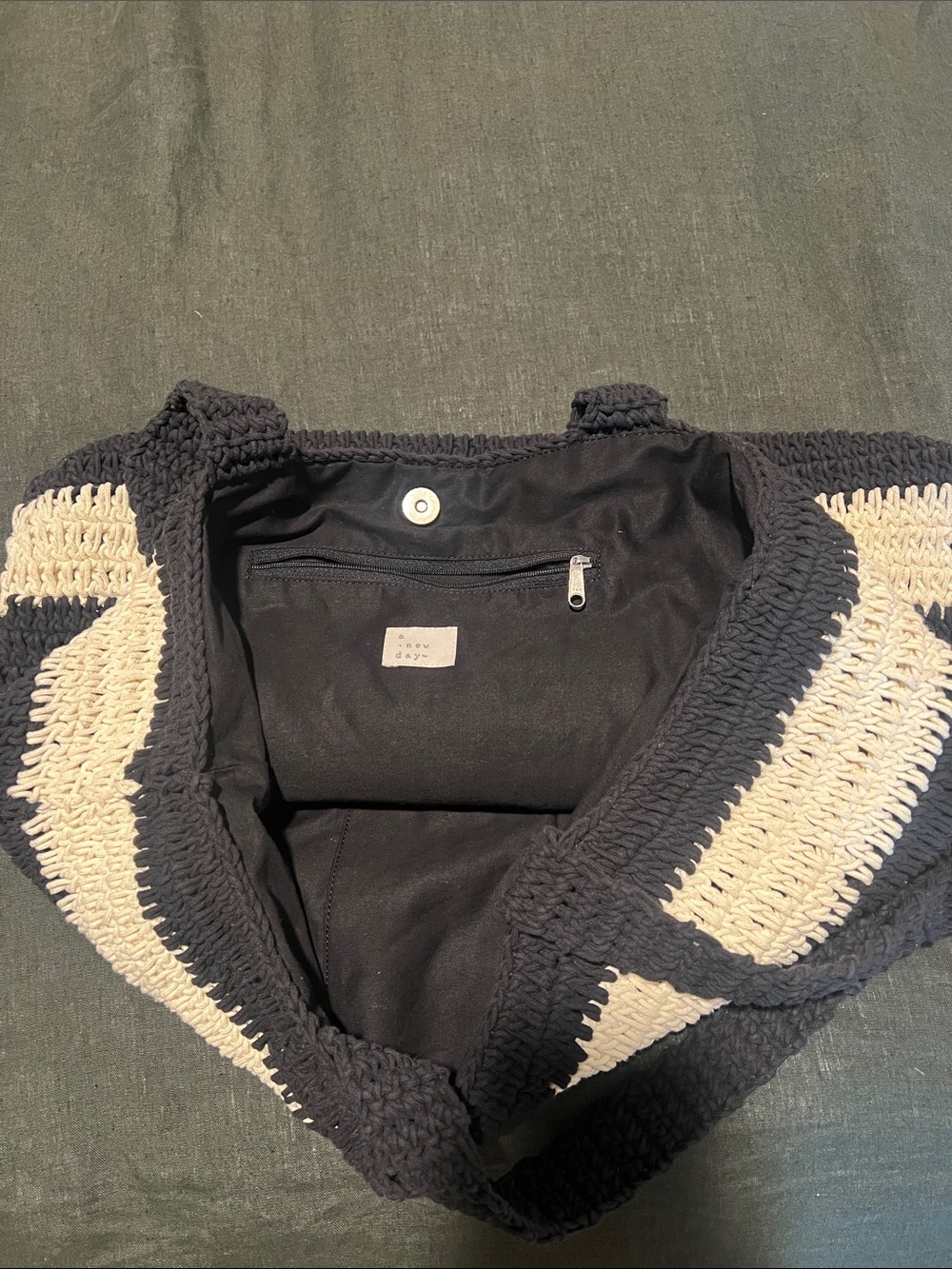 A new day crochet tote bag - Picture 3 of 5